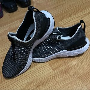 nike sneakers 9.5 womens